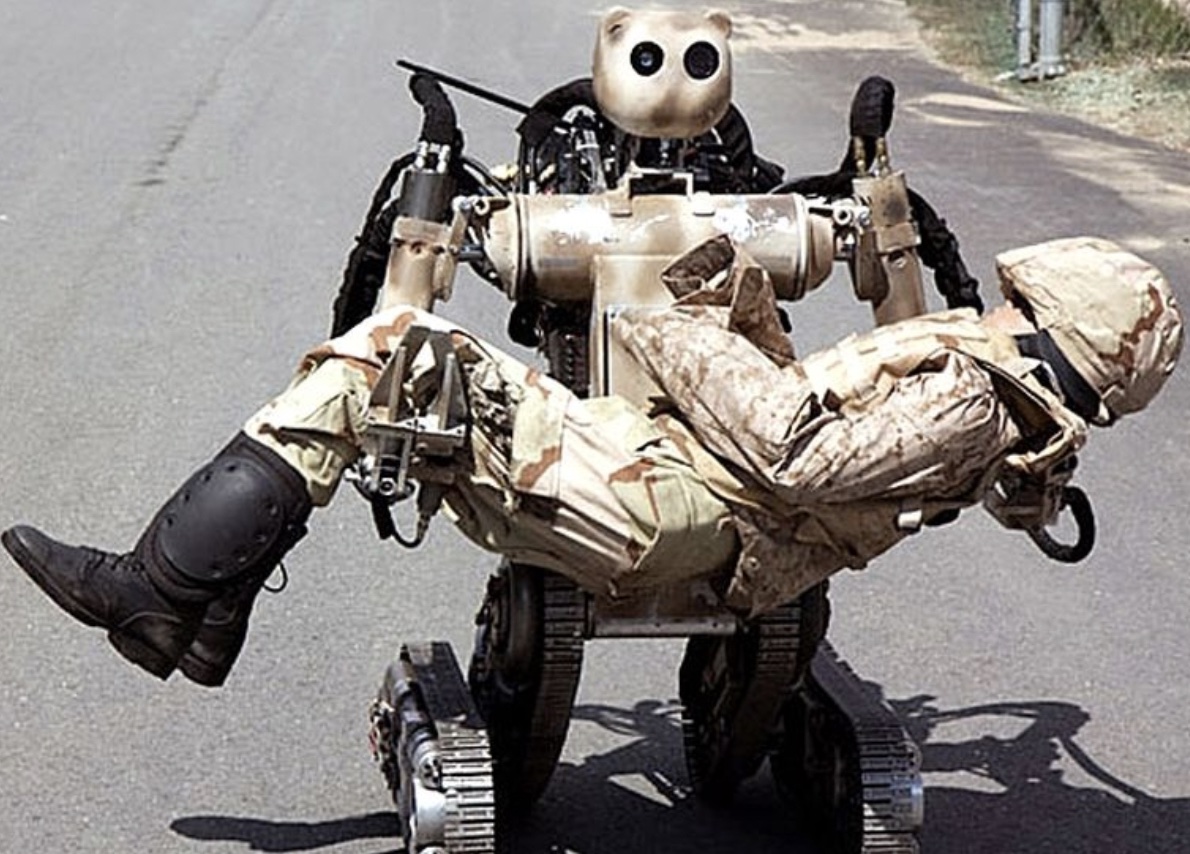 Роботы для обеспечения безопасности. Робот спасатель Беар. Робот санитар Bear. Военные роботы. Роботы для спасения.